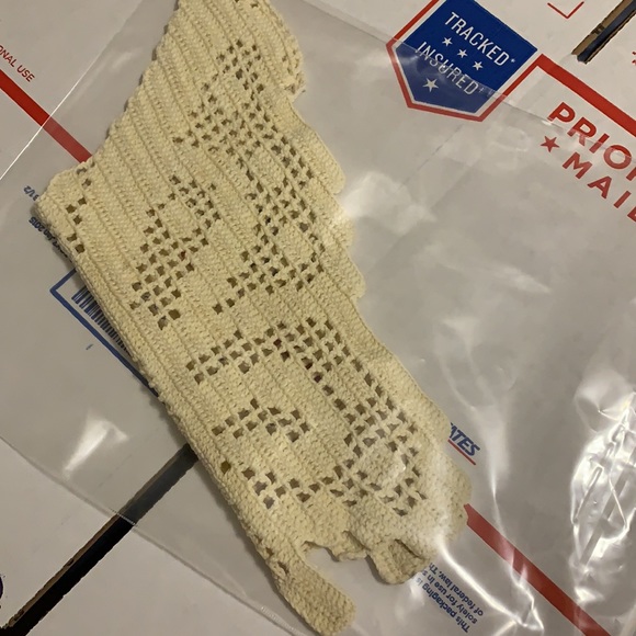 Vintage Butterfly crocheted doily Handmade - Picture 6 of 6